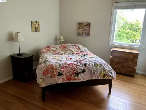 Bedroom - 1066 Maple Ave, Vallejo, CA 94591 photo 4 of 7