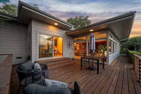 473 Pershing Dr, Oakland, CA 94611