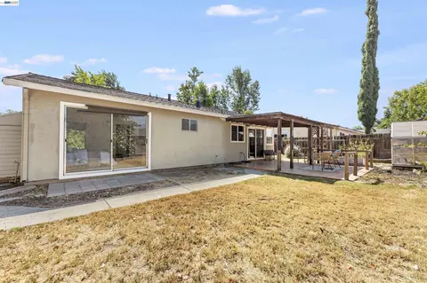 Exterior - 695 Debra St, Livermore, CA 94550 photo 5 of 8