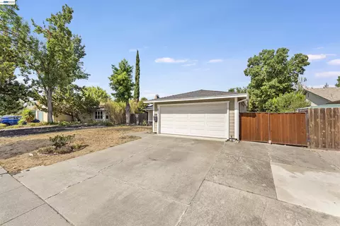Exterior - 695 Debra St, Livermore, CA 94550 photo 7 of 8