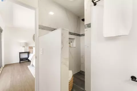 Bath - 695 Debra St, Livermore, CA 94550 photo 2 of 4