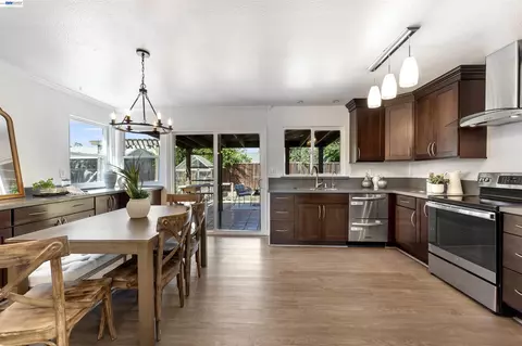 Kitchen - 695 Debra St, Livermore, CA 94550 photo 4 of 4