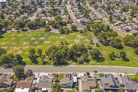 View/Area - 695 Debra St, Livermore, CA 94550 photo 8 of 14