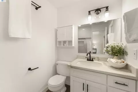 Bath - 695 Debra St, Livermore, CA 94550 photo 1 of 4