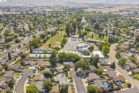 View/Area - 695 Debra St, Livermore, CA 94550 photo 13 of 14