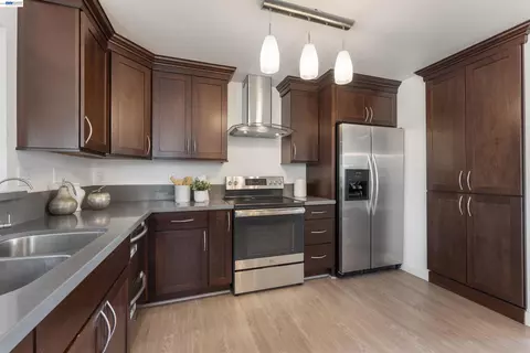 Kitchen - 695 Debra St, Livermore, CA 94550 photo 2 of 4
