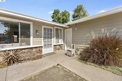 Exterior - 695 Debra St, Livermore, CA 94550 photo 1 of 8