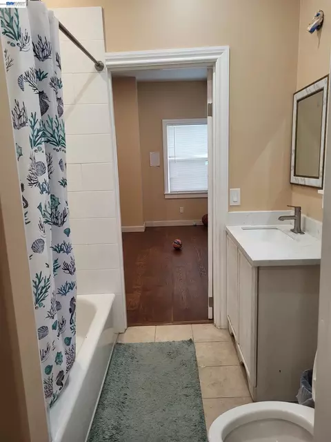 Bath - 2137 E 27th, Oakland, CA 94606 photo 2 of 4