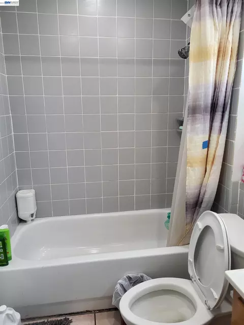 Bath - 2137 E 27th, Oakland, CA 94606 photo 3 of 4