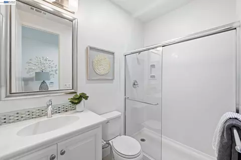 Bath - 4726 S Spago Dr, Dublin, CA 94568 photo 1 of 6