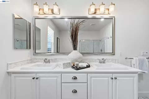 Bath - 4726 S Spago Dr, Dublin, CA 94568 photo 3 of 6