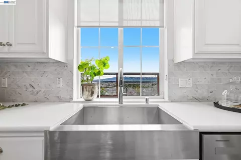 Kitchen - 4726 S Spago Dr, Dublin, CA 94568 photo 5 of 6