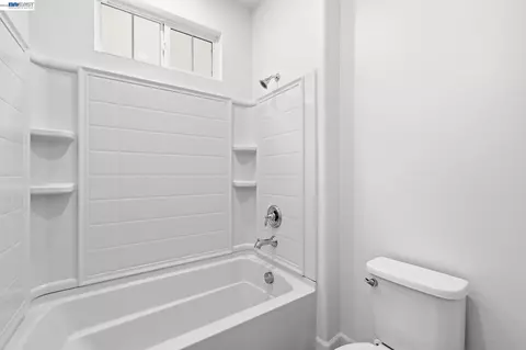 Bath - 4726 S Spago Dr, Dublin, CA 94568 photo 5 of 6