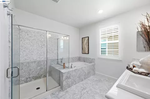 Bath - 4726 S Spago Dr, Dublin, CA 94568 photo 2 of 6