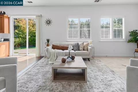 Living - 5204 Skyler Ct, Concord, CA 94521 photo 7 of 11