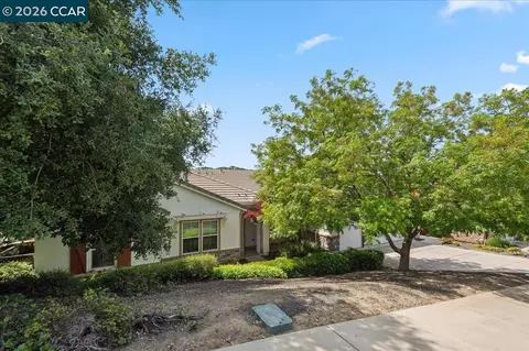 Exterior - 5204 Skyler Ct, Concord, CA 94521 photo 6 of 7