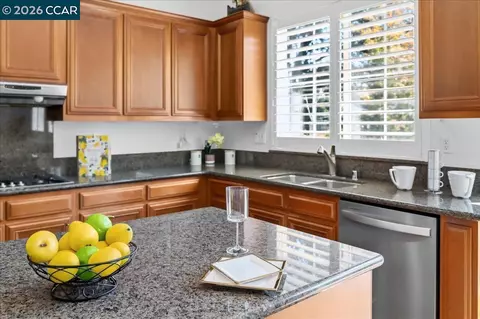 Kitchen - 5204 Skyler Ct, Concord, CA 94521 photo 5 of 7