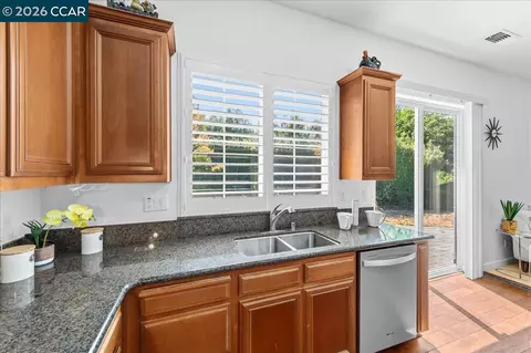 Kitchen - 5204 Skyler Ct, Concord, CA 94521 photo 6 of 7