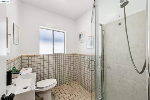 Bath - 1349 Hearst Ave, Berkeley, CA 94702 photo 1 of 2