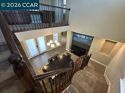 Entry Way - 1117 Azuar Ave, Vallejo, CA 94592 photo 2 of 6