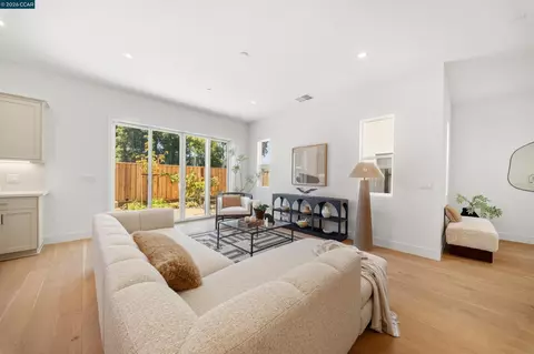 Living - 207 Bisque Ct, San Ramon, CA 94583 photo 2 of 3
