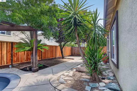 Exterior - 2243 Winchester Loop, Discovery Bay, CA 94505 photo 3 of 8