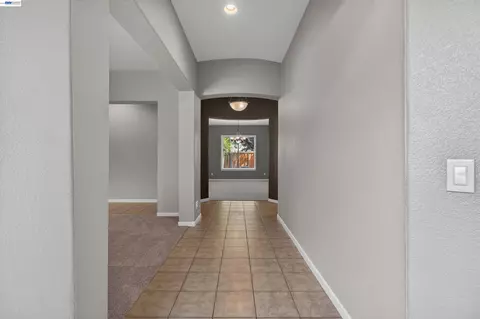 Entry Way - 2243 Winchester Loop, Discovery Bay, CA 94505 photo 6 of 9