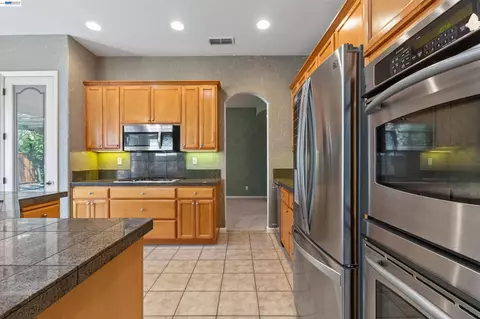Kitchen - 2243 Winchester Loop, Discovery Bay, CA 94505 photo 1 of 3