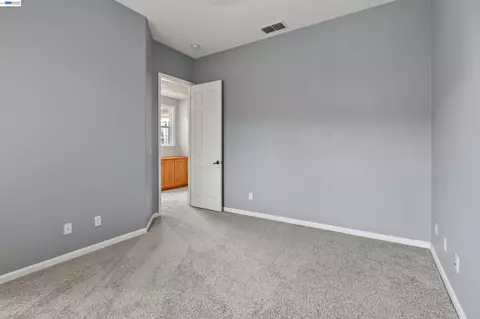 Bedroom - 2243 Winchester Loop, Discovery Bay, CA 94505 photo 4 of 5