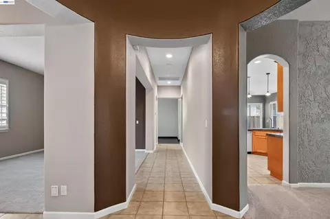 Entry Way - 2243 Winchester Loop, Discovery Bay, CA 94505 photo 8 of 9