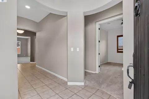 Entry Way - 2243 Winchester Loop, Discovery Bay, CA 94505 photo 3 of 9