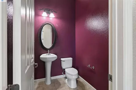 Bath - 2243 Winchester Loop, Discovery Bay, CA 94505 photo 1 of 3