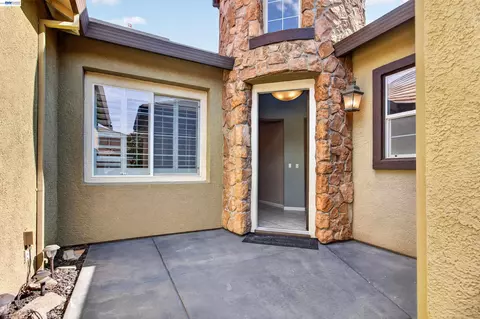 Entry Way - 2243 Winchester Loop, Discovery Bay, CA 94505 photo 2 of 9