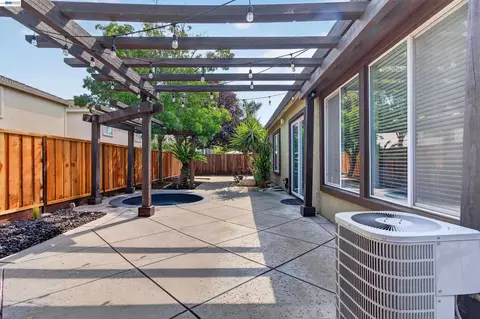 Exterior - 2243 Winchester Loop, Discovery Bay, CA 94505 photo 5 of 8