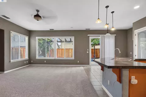Living - 2243 Winchester Loop, Discovery Bay, CA 94505 photo 5 of 8