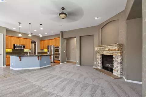 Living - 2243 Winchester Loop, Discovery Bay, CA 94505 photo 6 of 8