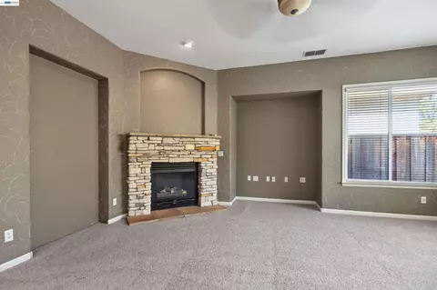 Living - 2243 Winchester Loop, Discovery Bay, CA 94505 photo 8 of 8