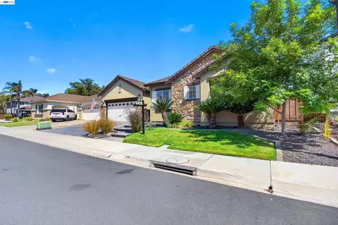 Exterior - 2243 Winchester Loop, Discovery Bay, CA 94505 photo 2 of 8