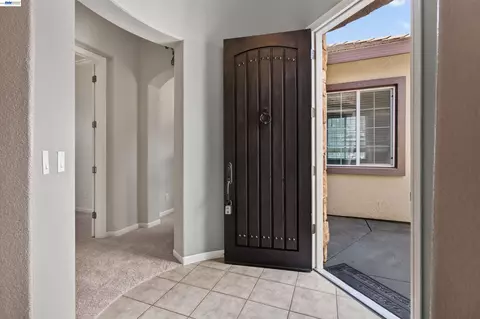 Entry Way - 2243 Winchester Loop, Discovery Bay, CA 94505 photo 5 of 9