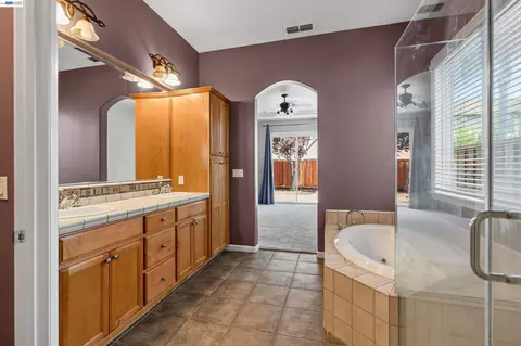 Bath - 2243 Winchester Loop, Discovery Bay, CA 94505 photo 3 of 3