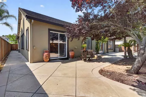 Exterior - 2243 Winchester Loop, Discovery Bay, CA 94505 photo 7 of 8