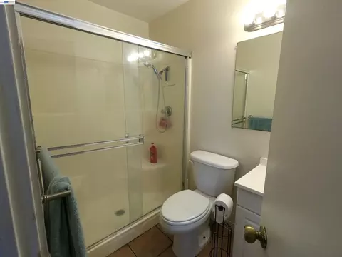 Bath - 1566 Pine Ave #103A, Long Beach, CA 90813 photo 2 of 3