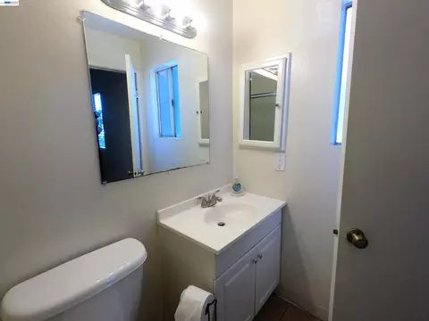 Bath - 1566 Pine Ave #103A, Long Beach, CA 90813 photo 1 of 3