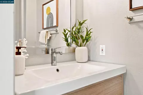 Bath - 566 Webster Dr, Martinez, CA 94553 photo 1 of 2