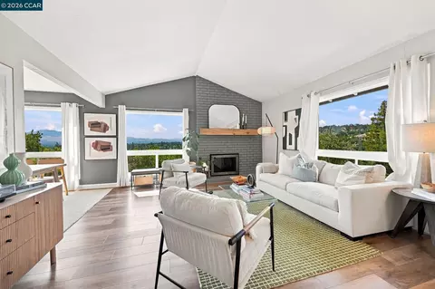 Living - 566 Webster Dr, Martinez, CA 94553 photo 2 of 3