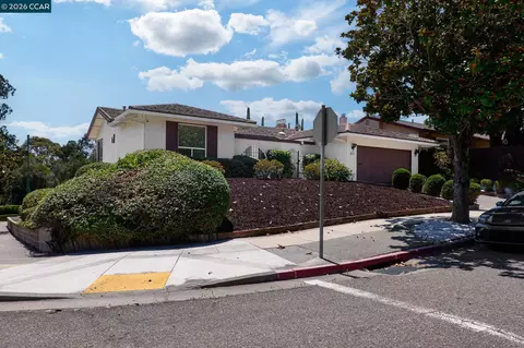 8197 Coach Dr, Oakland, CA 94605