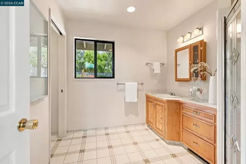 Bath - 3170 Padre St, Lafayette, CA 94549 photo 1 of 5