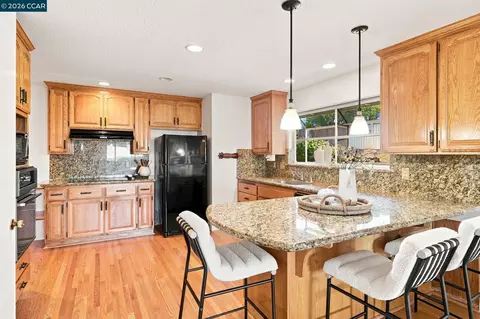 Kitchen - 3170 Padre St, Lafayette, CA 94549 photo 2 of 4