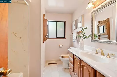 Bath - 3170 Padre St, Lafayette, CA 94549 photo 4 of 5