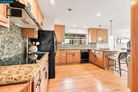 Kitchen - 3170 Padre St, Lafayette, CA 94549 photo 3 of 4